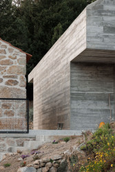 Casa NaMora v Portugalsku od Davida Bilo a Filipe Pina