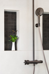 Interiér pražského mezonetu od studia 2MAD