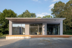 Přestavba garáží v Trojanovicích pro komerční účely, Kamil Mrva Architects