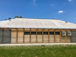 Samoobsluha v Seči od Žalský architekt