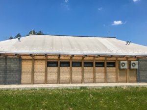 Samoobsluha v Seči od Žalský architekt