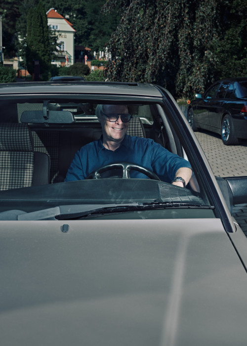 Ráno vyrazím z Brna do Uherského Hradiště na jednom z mých sběratelských aut, například na Mercedesu 190E, nebo na Lancii Beta.