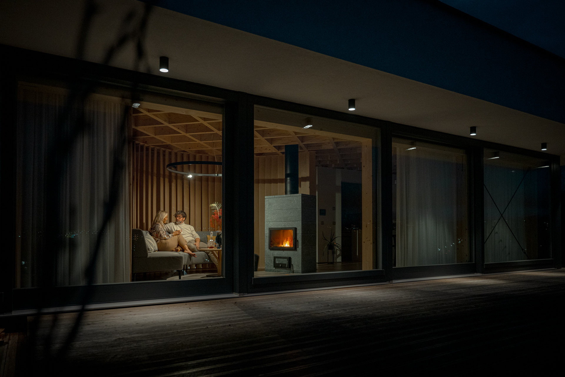 Společnost Vesper Homes začleňuje mastková kamna do svých nízkoenergetických a pasivních dřevostaveb.