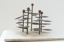 Karel Kronych, kovový model fontány realizované 1977 před OD Vltava v Praze-Modřanech