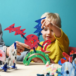 TOTEMO / kreativní stavebnice z recyklovaného plastu (spolupráce: Pitoresq)