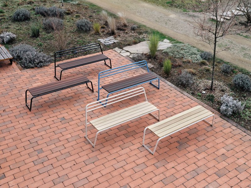 Lavička Linfa od mmcité; Desgin: AG&P greenscape, Cattaneo design