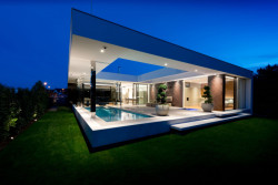 Designová vila od ateliéru de.fakto – pohled ze zahrady