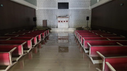 Pohled do smuteční síně po povodních na podzim 2024 (Interiér smuteční síně; Atelier 38)