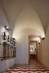 Pohled do winebaru (Vinařství Kolby v Pouzdřanech, ORA)