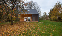 Majo architekti navrhli drobný rekreační objekt v jihočeském Senotíně