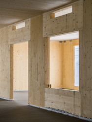 Architektonické studio Perspektiv dokončuje čtyřpodlažní kancelářskou budovu v Českých Budějovicích