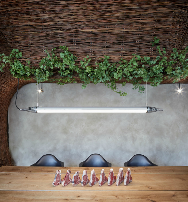 Steak Restaurant v prostorách bývalé STK autodílny, Komplits