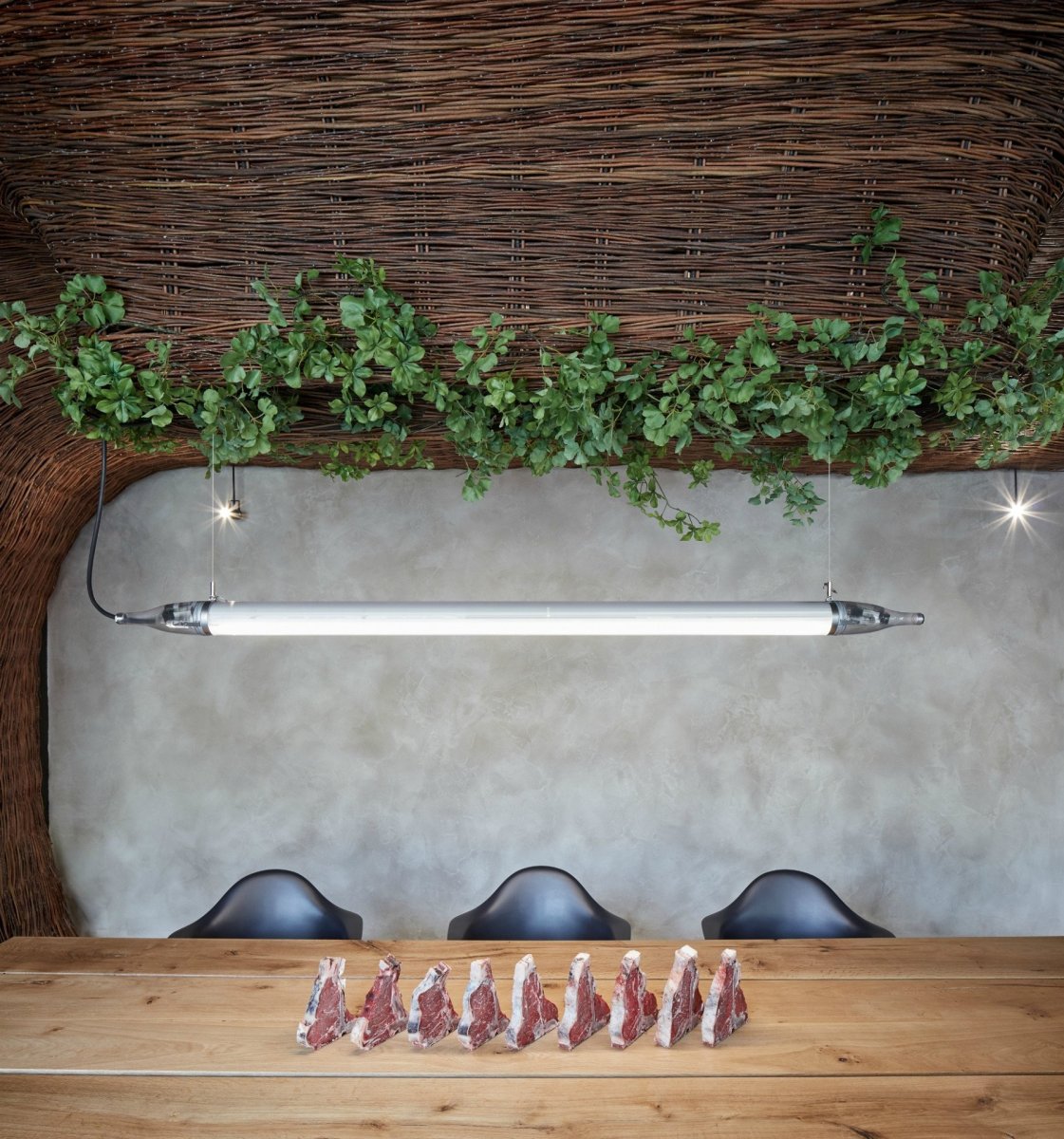 Steak Restaurant v prostorách bývalé STK autodílny, Komplits