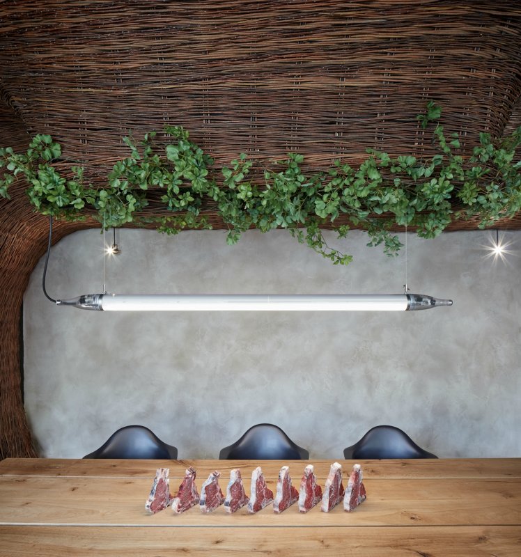 Steak Restaurant v prostorách bývalé STK autodílny, Komplits