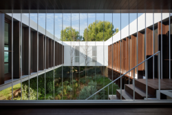 Luxusní vila ve Španělsku od OAB Architecture + ADI