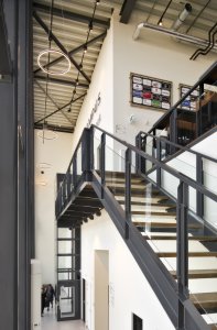Sportovní hala ETB Sombroek ve městě Edam-Volendam v Nizozemsku od studia Kuiper Steur Architecten