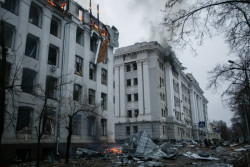 Zničené budovy v ulici Zhon Myronosyts v centru Charkova nedaleko náměstí Svobody.