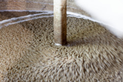 Vláknocement je materiál, který se hodí na fasády i střechy, dále také na podhledy, stěny, na šachty, balkony a třeba i v saunách. Dá se navíc recyklovat a architekti ho využívají čím dál tím častěji.