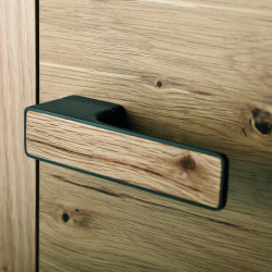 Klika MAXIMAL v provedení černý mat s dýhovou výplní