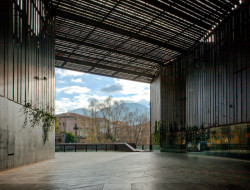 RCR Arquitectes, La Lira Theater Public Open Space, 2011, Ripoll, Girona, Španělsko, ve spolupráci s J. Puigcorbém, foto