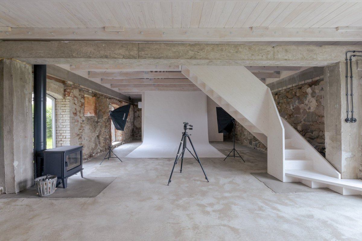 Přeměna stodoly na fotografické studio od Helga Blocksdorf Architektur