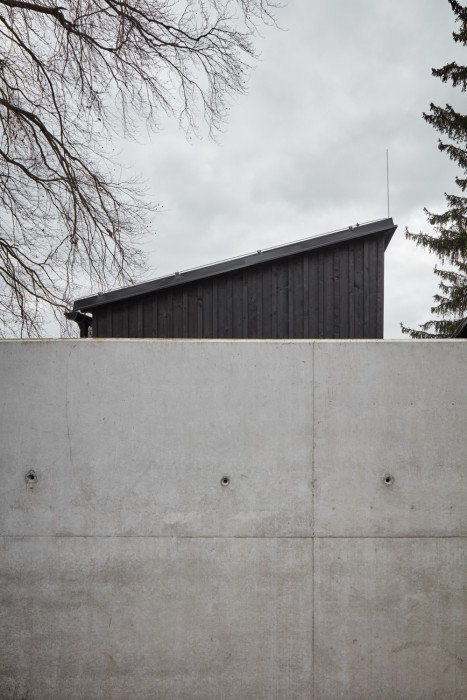 Dům za zdí, Mjölk architekti