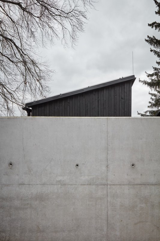 Dům za zdí, Mjölk architekti