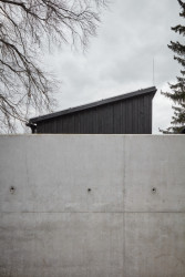 Dům za zdí, Mjölk architekti