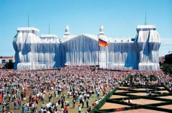 Nejslavnější akcí se stalo zabalení budovy Říšského sněmu v Berlíně (1994).