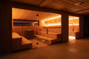 Komerční wellness v Resortu Aldrov: Saunová zóna s finskou saunou, kombinovanou saunou a parní kabinou
