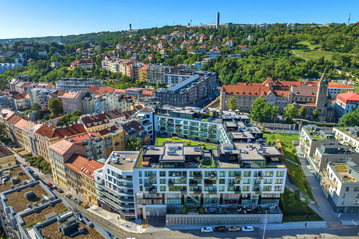 Nedaleko smíchovského parku Sacre Coeur vyrostly bytové domy Rezidence Kobrova a Holečkova House navržené ateliérem SCHINDLER SEKO ARCHITEKTI.