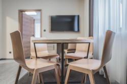 Studio Gebas realizovalo v Peci pod Sněžkou Hotel Zelený potok zahalený do dřeva.