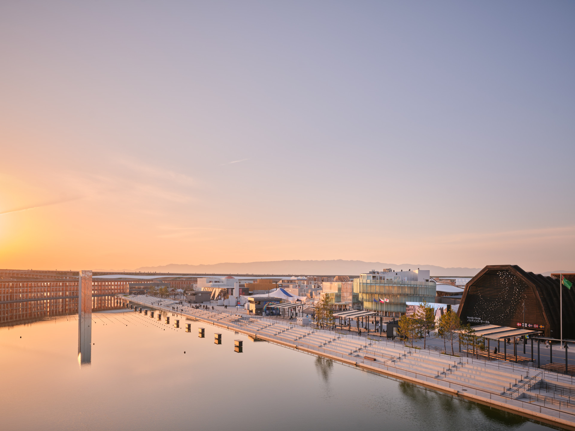 EXPO 2025 v Ósace se nachází na umělém ostrově Jumešima, kde po dobu 184 dnů bude vystavovat 158 států světa.