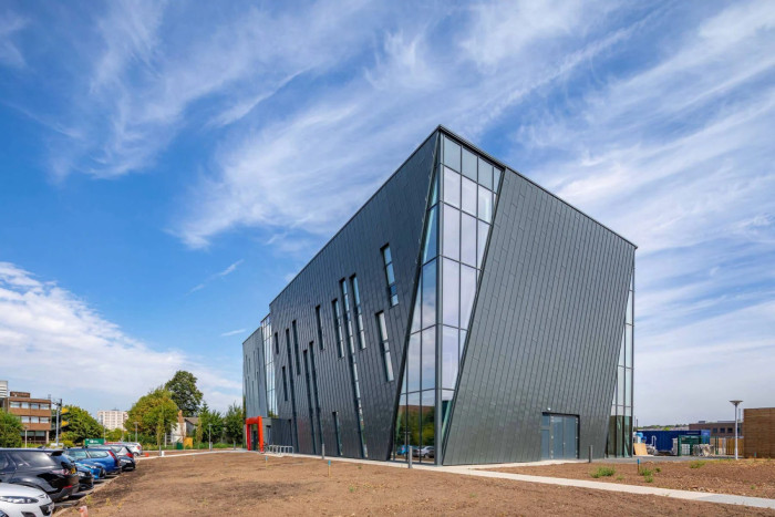 MB-104 PASSIVE byl použit Nottingham University - RAD Building (GERA Building), Spojené království, Nottingham.