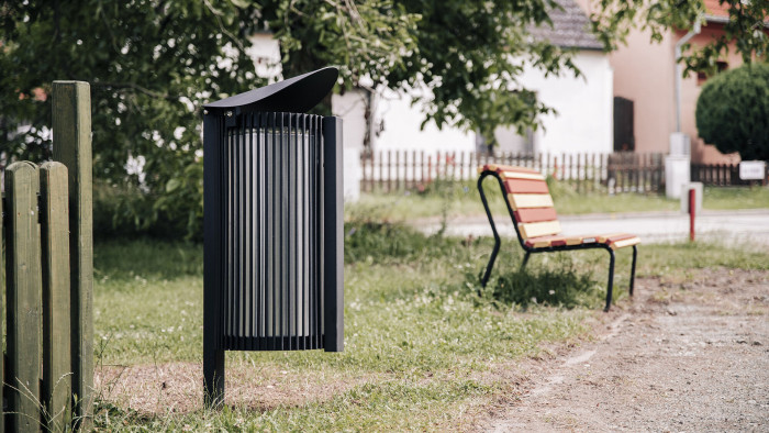 ... nebo v kovové formě z ocelových kulatin.  (Koš Tubo od Urbania)