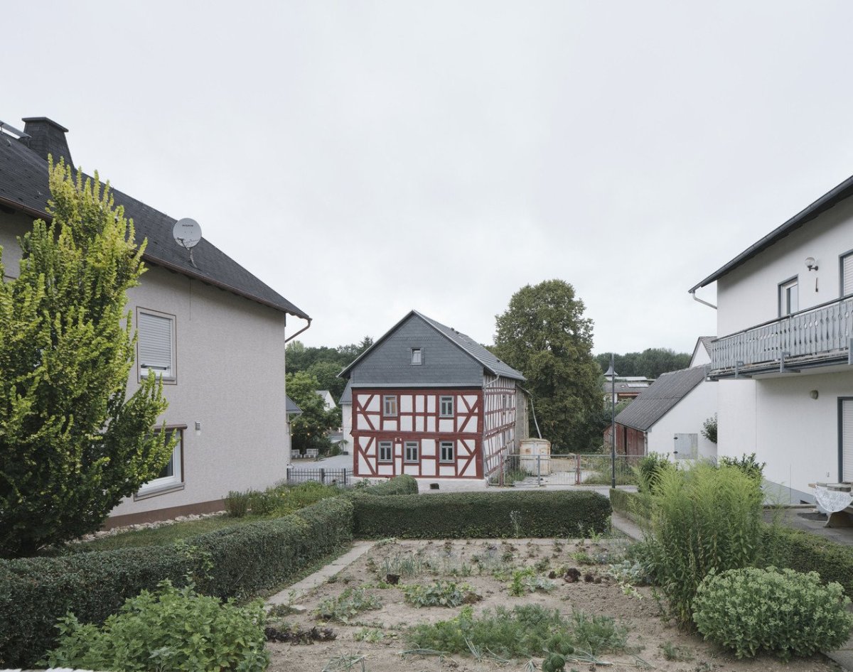 Architekt Marc Flick zrekonstruoval zchátralý dvůr v západním Německu