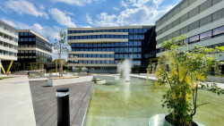 Studio SCHINDLER SEKO ARCHITEKTI navrhlo novou administrativní budovu DOCK IN FOUR na rozhraní Karlína a Libně