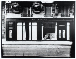 Obchod, který v Paříži otevřela Eileen Gray, nesl název Galerie Jean Désert