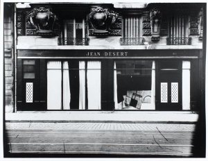 Obchod, který v Paříži otevřela Eileen Gray, nesl název Galerie Jean Désert