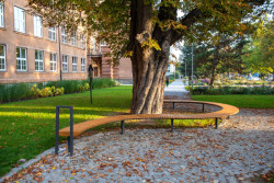 David Mateásko, předprostor gymnázia