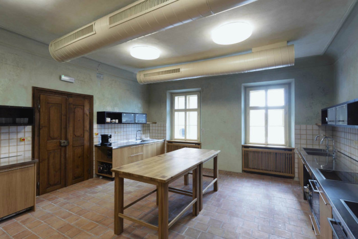 Úprava bývalé fary ve Chvalšinách na zařízení pro  pobyty osob s poruchami autistického spektra, kuchyně, 4DS