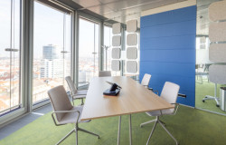 Wiesner-Hager vybavil kanceláře společnosti UNIQA ve Vídni s ohledem na udržitelnost a recyklaci