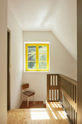 Pohled do patra domu. (Rekonstrukce prvorepublikového domu v údolí, 0,5 Studio)