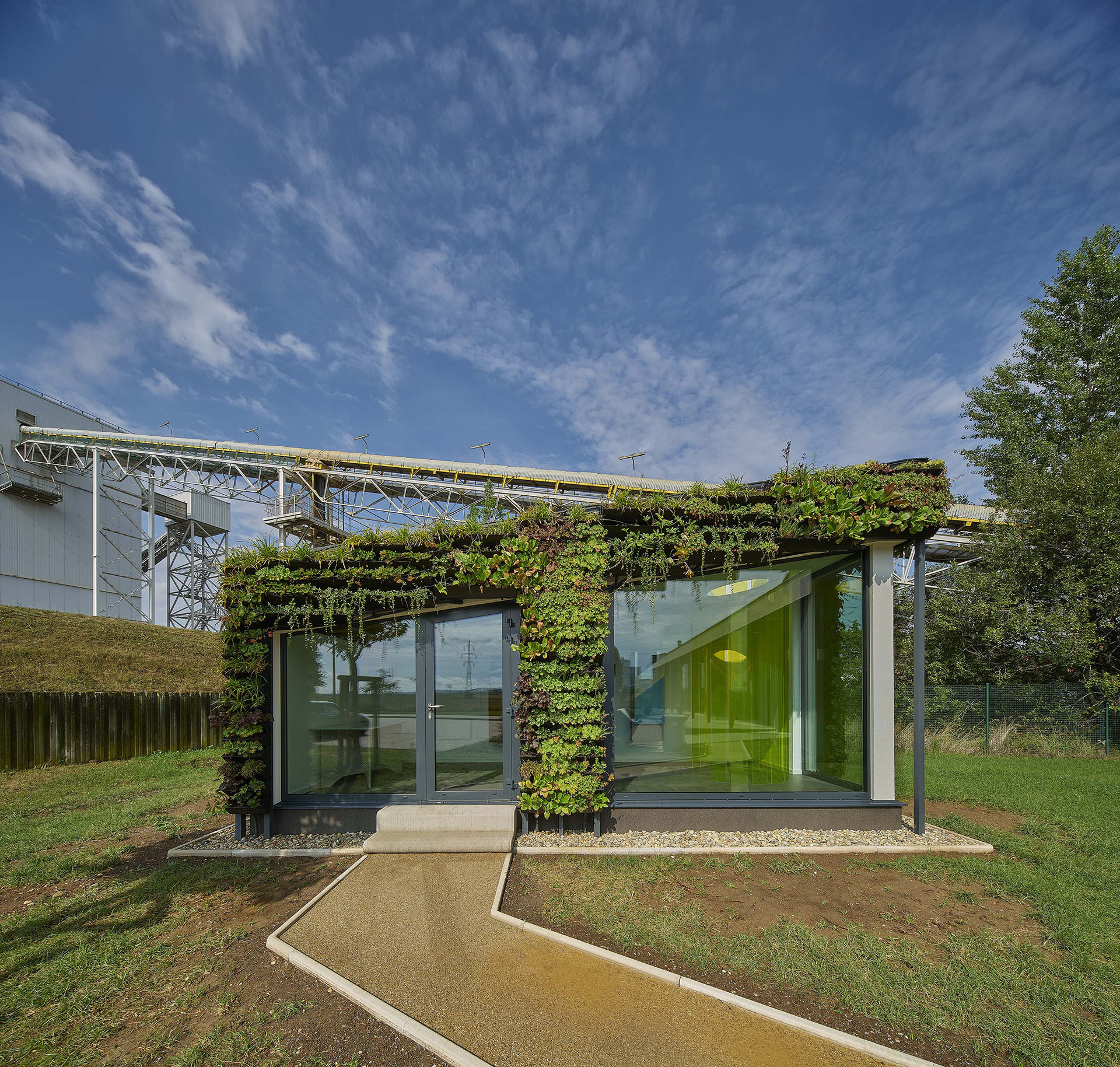 Tiny House ve výrobním závodu firmy Rigips navrhl student František Exner.