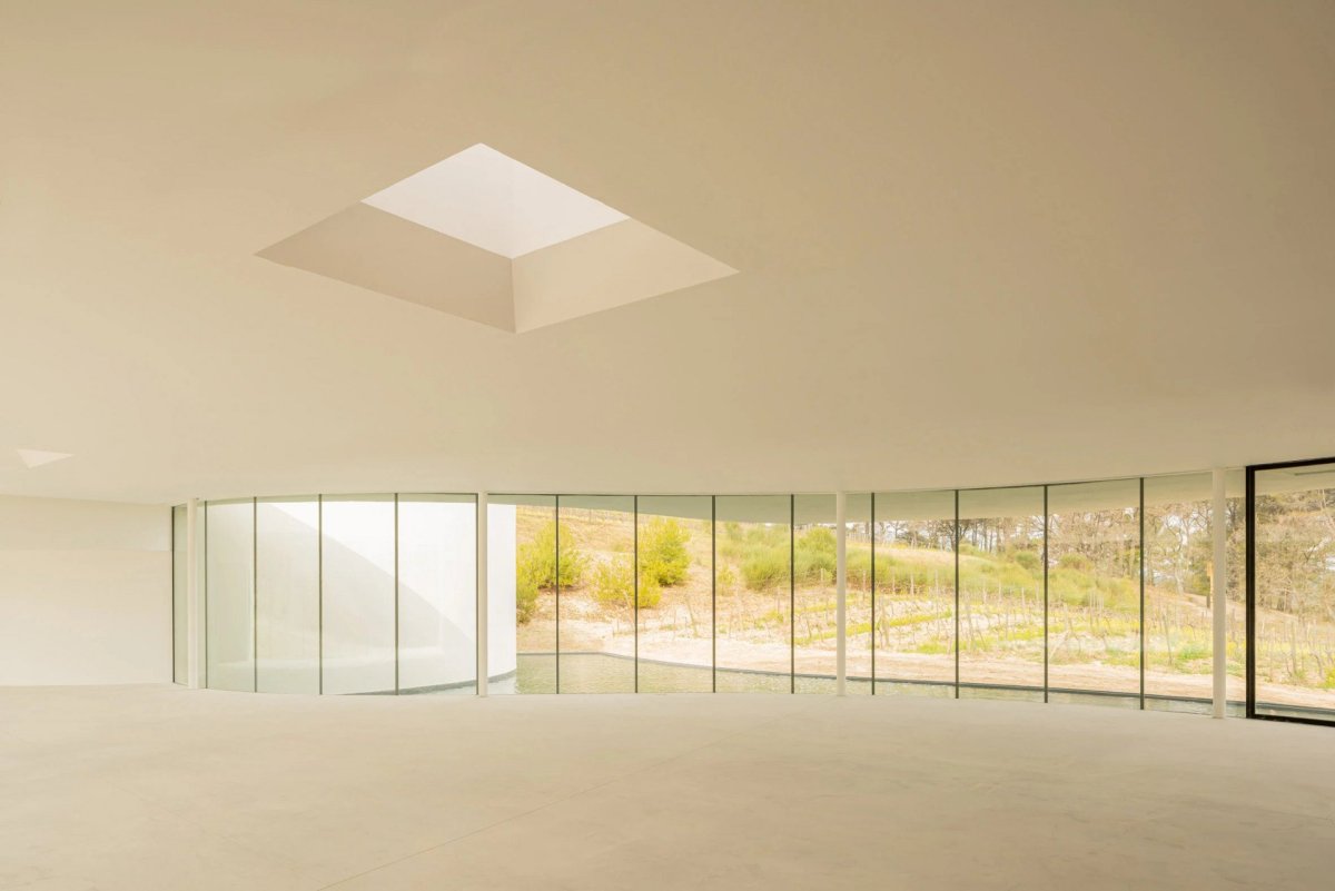 Pavilon podle návrhu Oscara Niemeyera v Provence