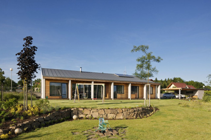 Vladimír Balda architekt, Přízemní dům se slunolamem – foto