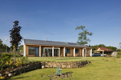 Vladimír Balda architekt, Přízemní dům se slunolamem – foto