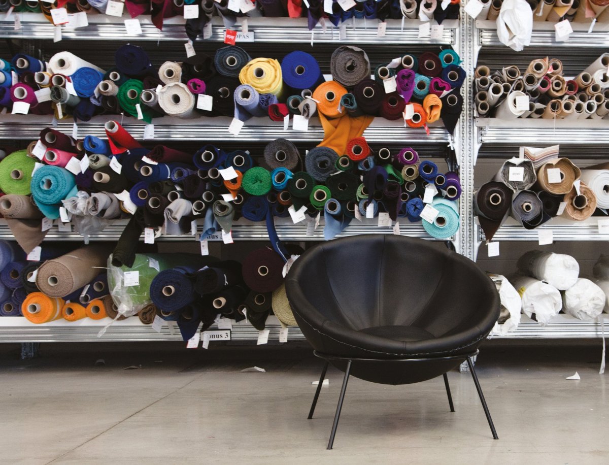 Z procesu výroby Bowl Chair