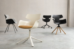 Židle, která obejme - bloum od Wisner-Hager