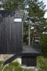 Chata Kostka na Vysočině, 0, 5 Studio: Chata má fasádu z opalovaného dřeva